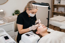 Уход за ресницами после наращивания: рекомендации мастеров