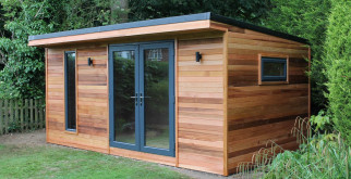 Бытовка на участке: удобство и функциональность