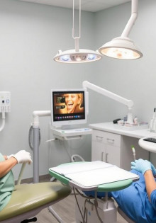 Стоматологические услуги: как выбрать своего врача и не бояться визитов