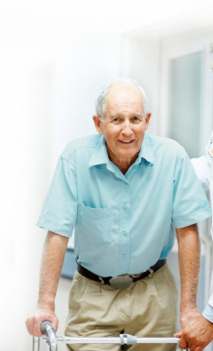 Важность пансионатов для пожилых людей, переживших инсульт: уход и поддержка в реабилитации