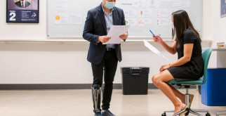 Как правильно оформить заявление на сертификат для протезирования ног: практическое руководство